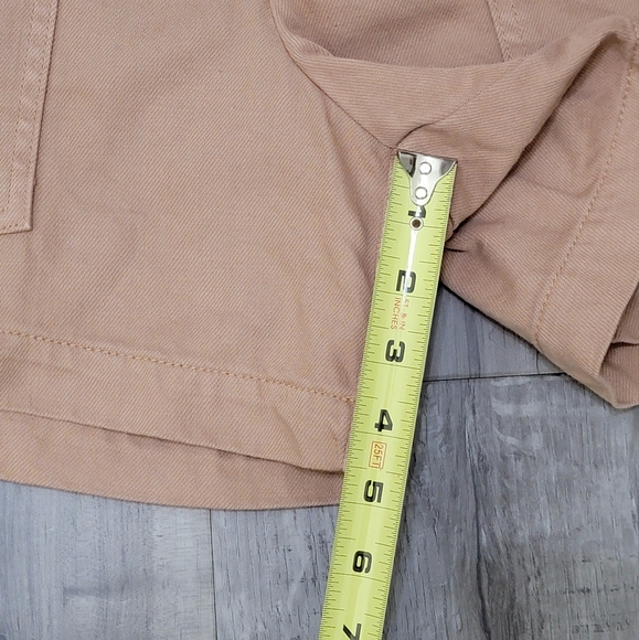 Banana Republic Mid Rise Utility Short - Picture 4 of 8